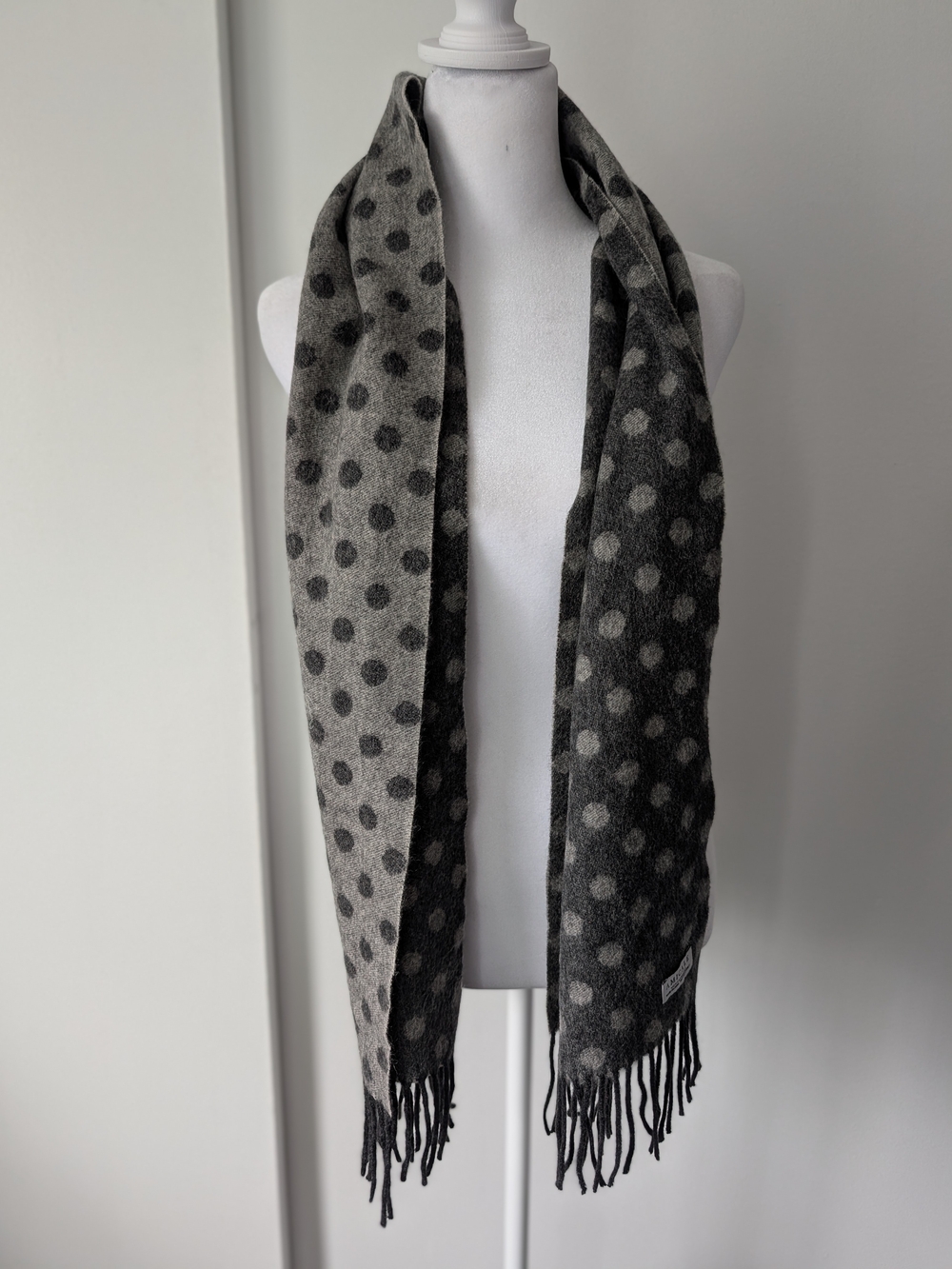 Amicale 100% NWOT  Cashmere Reversible Polka Dot Scarf Gray Made in England
